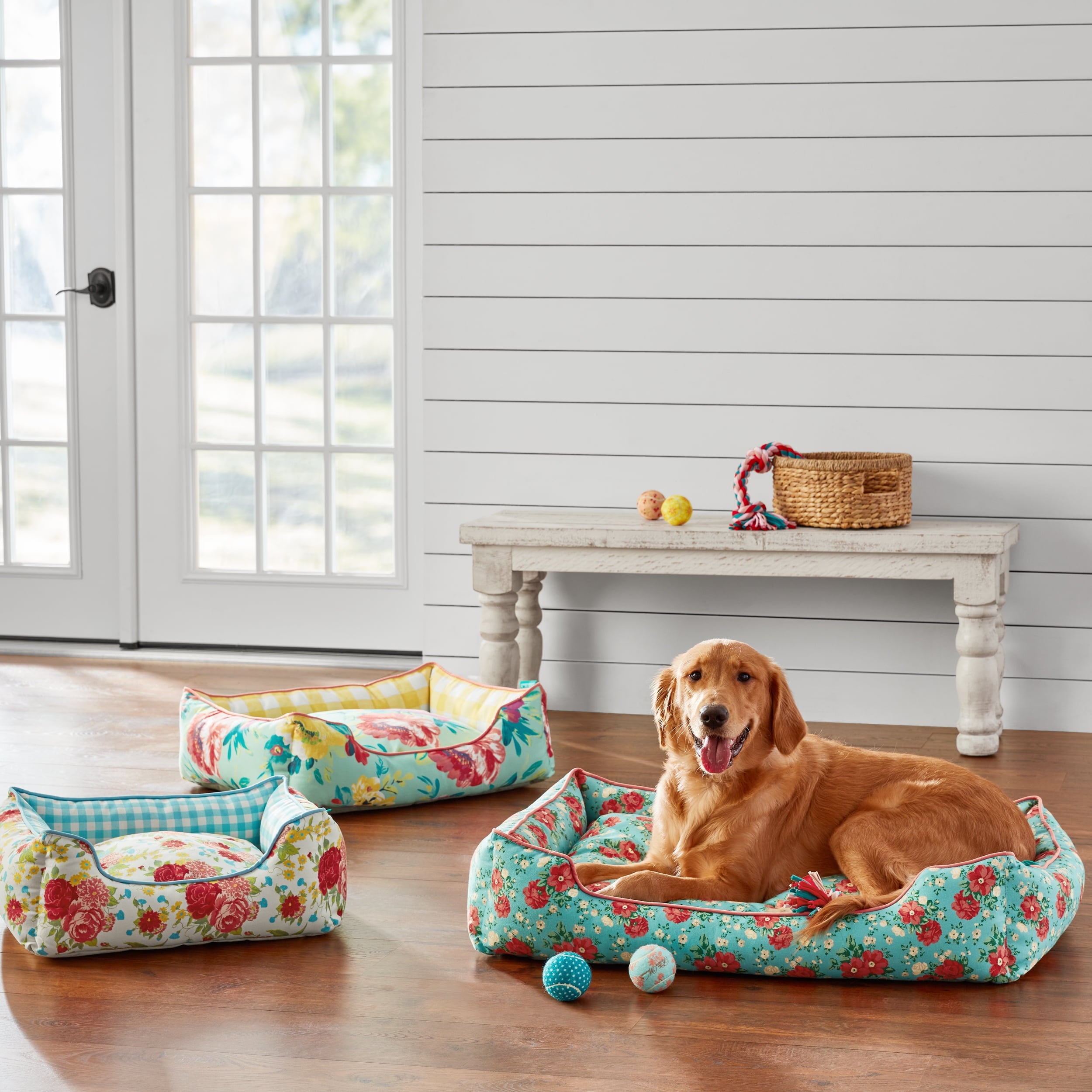 The Pioneer Woman Pet Bed, Sweet Romance Medium 25" x 21"